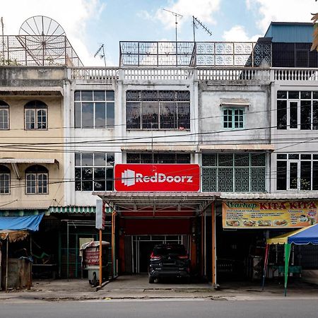 Готель Reddoorz Near Rsud Dr Pringadi Medan 3 Екстер'єр фото