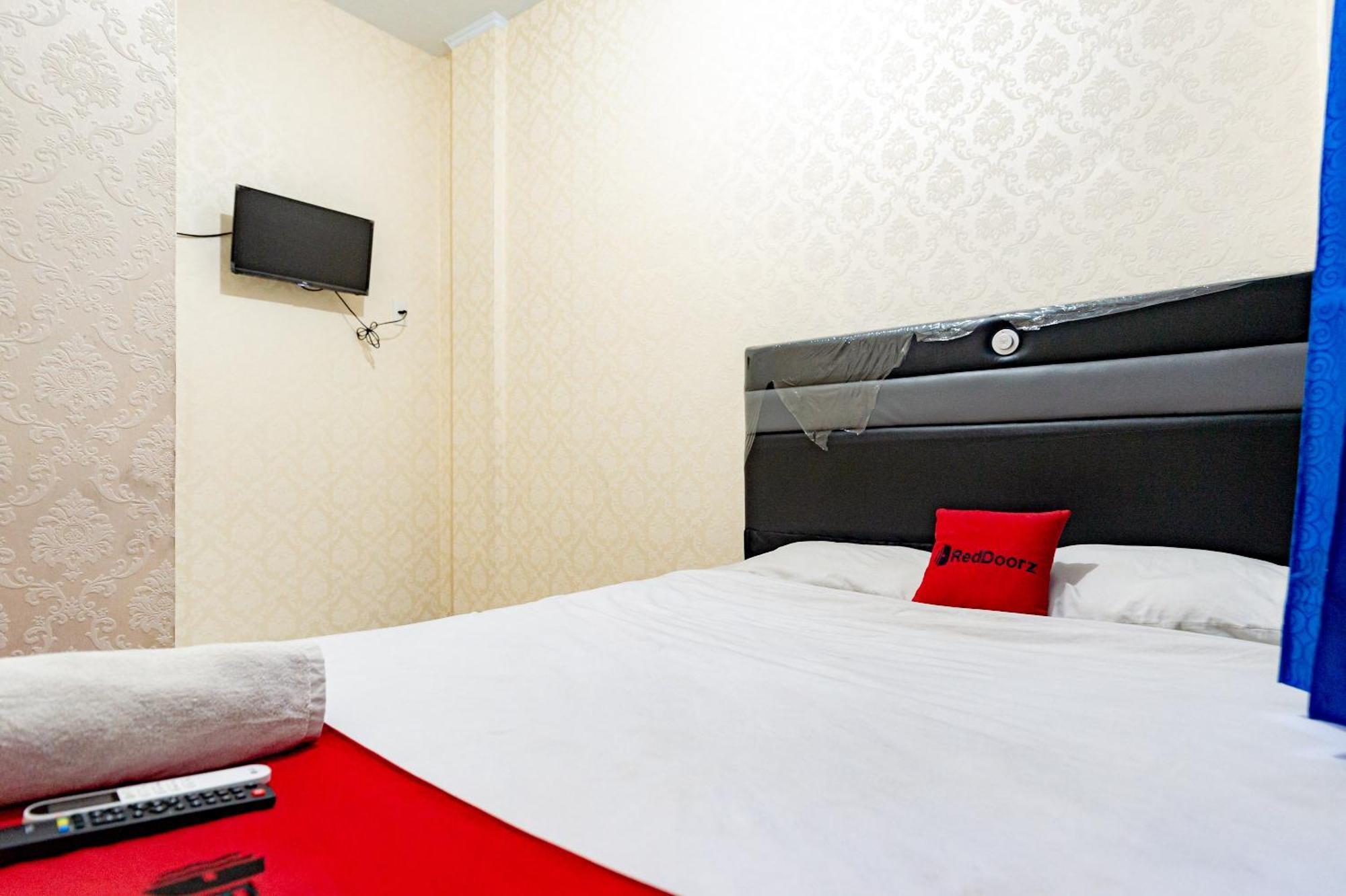 Готель Reddoorz Near Rsud Dr Pringadi Medan 3 Екстер'єр фото