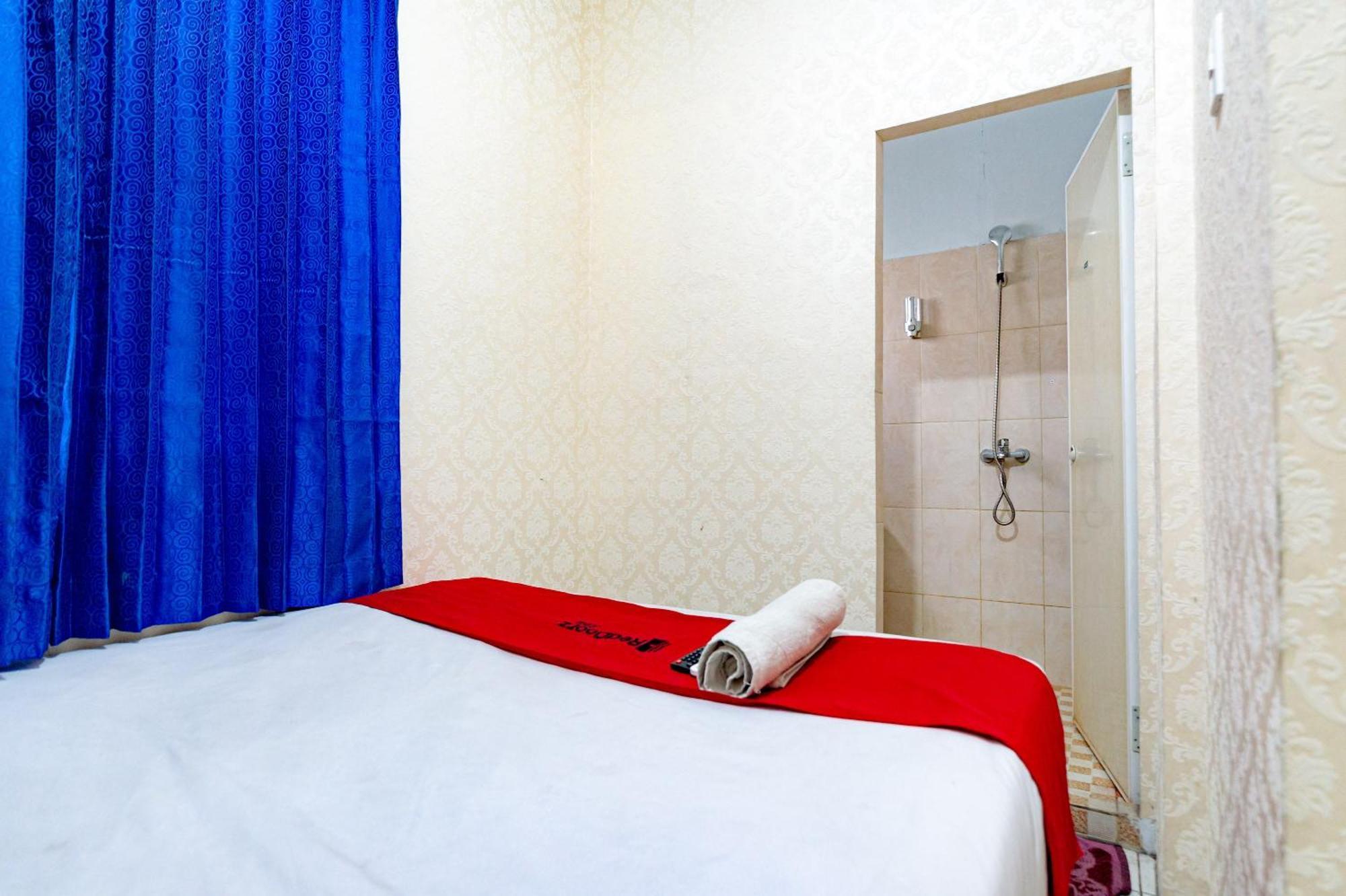Готель Reddoorz Near Rsud Dr Pringadi Medan 3 Екстер'єр фото